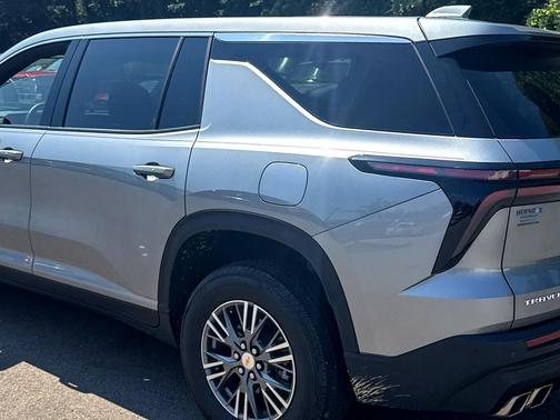 2024 Chevrolet Traverse LS