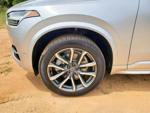 Gray 2019 Volvo XC90 T5 Momentum