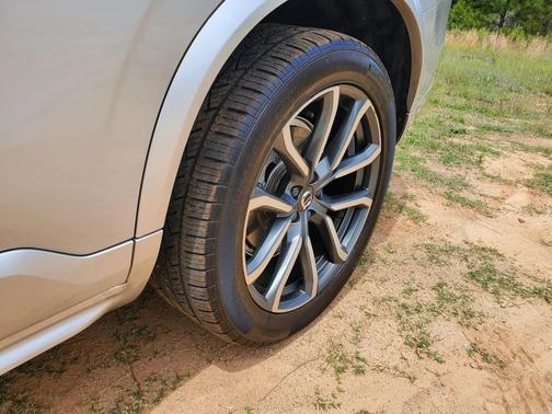 Gray 2019 Volvo XC90 T5 Momentum
