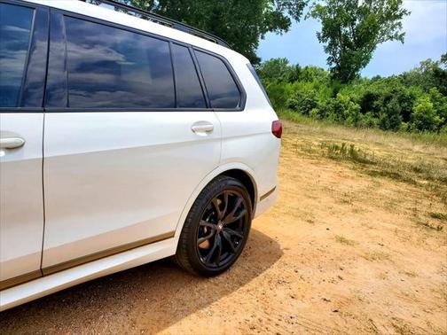 2021 BMW X7 M50i