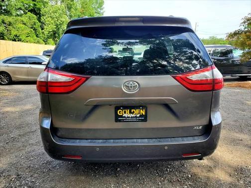 2017 Toyota Sienna XLE