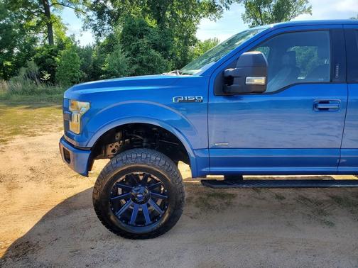 Blue 2016 Ford F-150 XLT