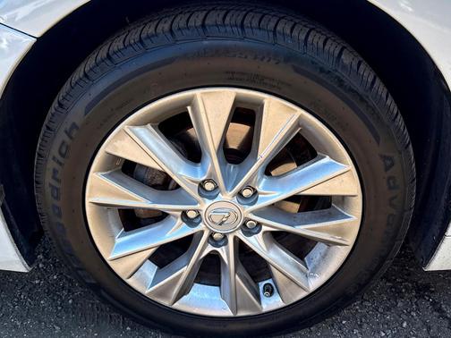 2013 Lexus ES 300h Base
