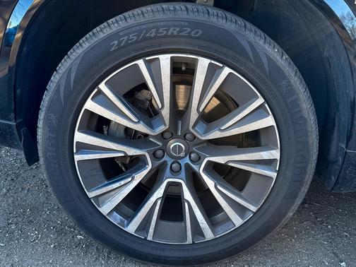 2022 Volvo XC90 T6 Momentum