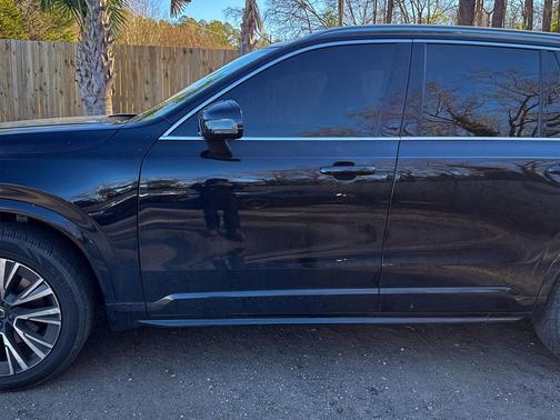 2022 Volvo XC90 T6 Momentum