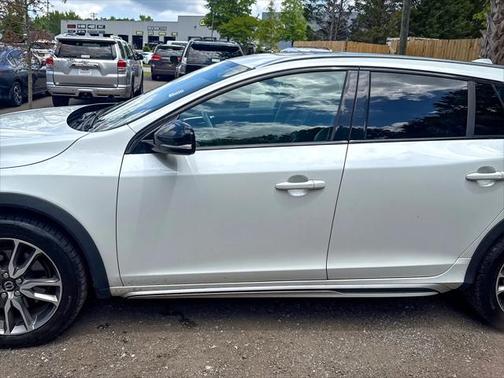 2015 Volvo V60 Cross Country T5