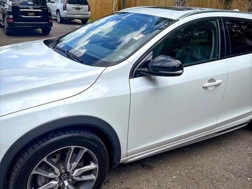 2015 Volvo V60 Cross Country T5