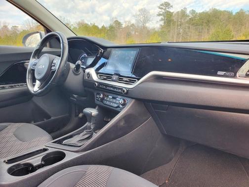 2022 Kia Niro LXS