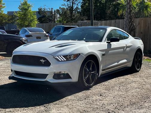 White 2017 Ford Mustang GT Premium
