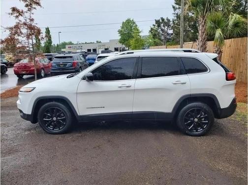 White 2018 Jeep Cherokee Latitude