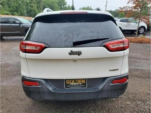 White 2018 Jeep Cherokee Latitude
