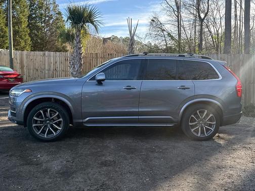 2018 Volvo XC90 T6 Momentum