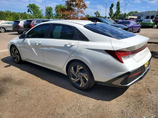 White 2024 Hyundai ELANTRA Limited