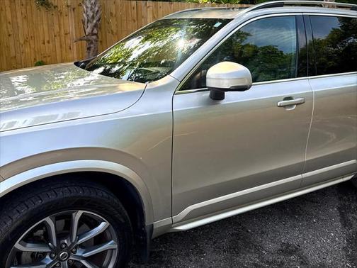 2017 Volvo XC90 T6 Momentum
