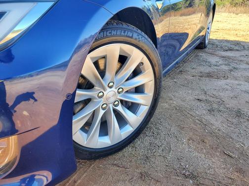 2017 Tesla Model S 90D