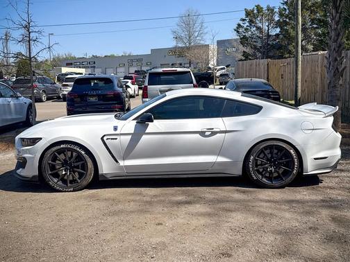 2016 Ford Shelby GT350 Base
