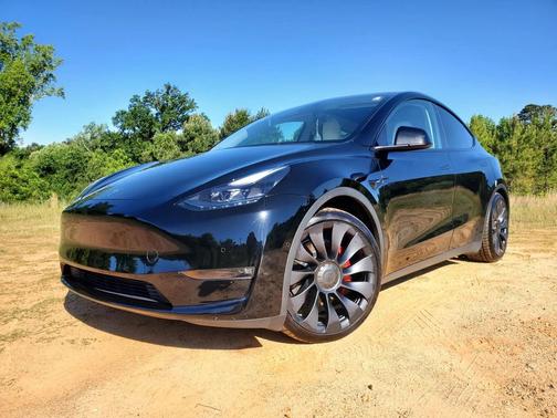 Black 2022 Tesla Model Y Performance AWD