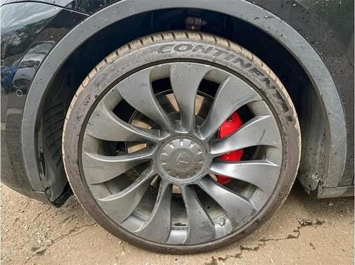 Black 2022 Tesla Model Y Performance AWD