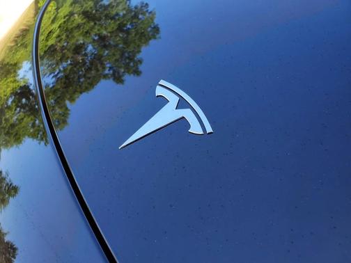 Black 2022 Tesla Model Y Performance AWD