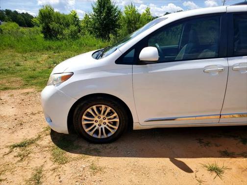 2011 Toyota Sienna XLE