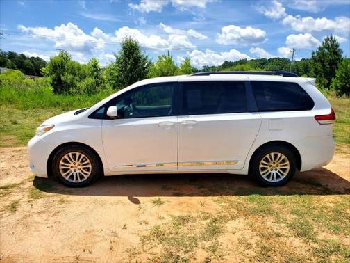 2011 Toyota Sienna XLE