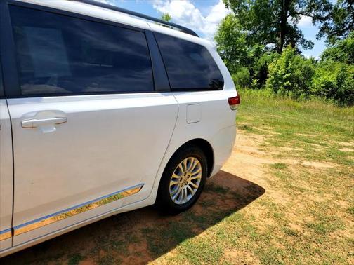 2011 Toyota Sienna XLE
