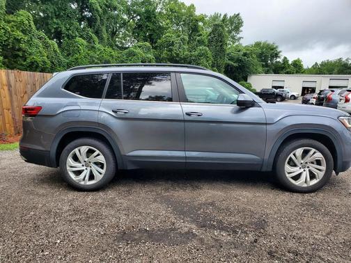 Gray 2021 Volkswagen Atlas 3.6L SE w/Technology