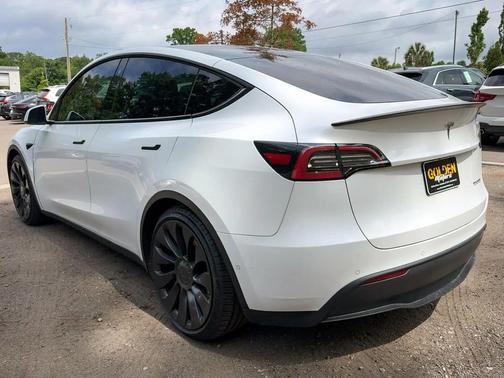 White 2022 Tesla Model Y Performance AWD