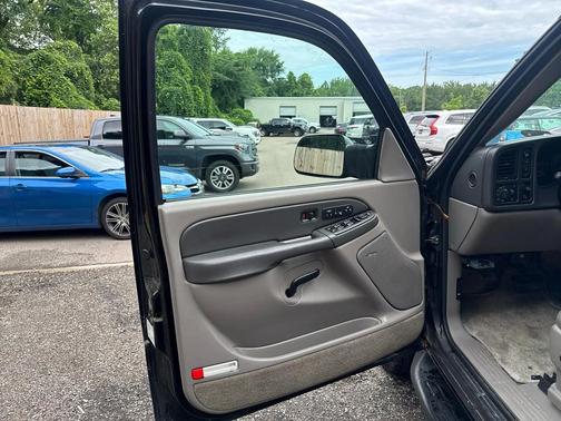 Black 2003 Chevrolet Suburban 2500 LT