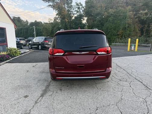 Velvet Red Pearlcoat 2019 Chrysler Pacifica Touring L Plus FWD