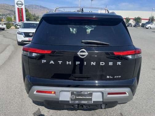 2022 Nissan Pathfinder SL