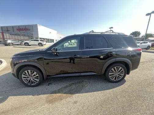 2022 Nissan Pathfinder SL