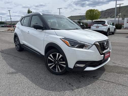 2020 Nissan Kicks SR