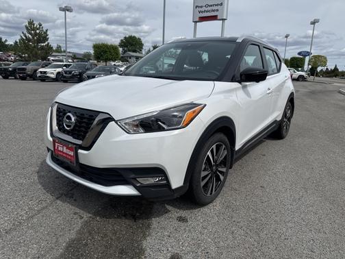 2020 Nissan Kicks SR