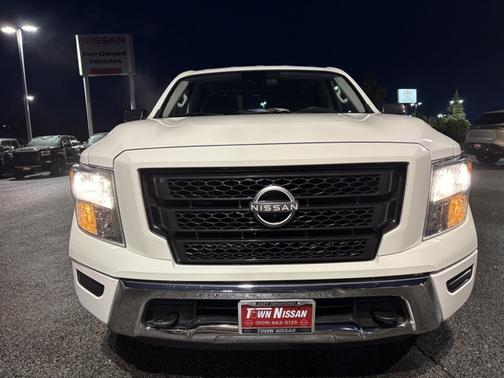 2023 Nissan Titan SV