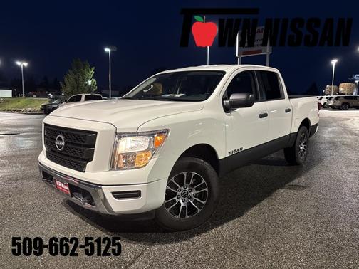 2023 Nissan Titan SV