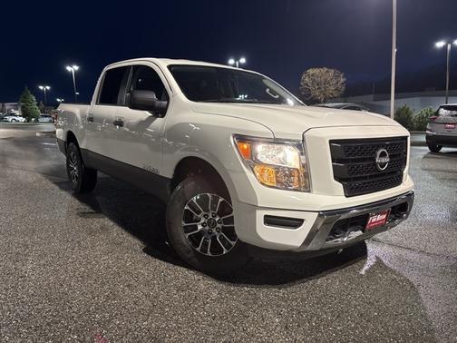 2023 Nissan Titan SV
