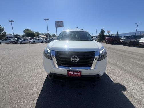 2023 Nissan Pathfinder SV
