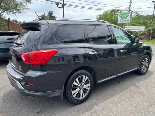 Magnetic Black Metallic 2017 Nissan Pathfinder SV