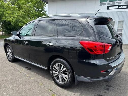 Magnetic Black Metallic 2017 Nissan Pathfinder SV