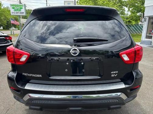 Magnetic Black Metallic 2017 Nissan Pathfinder SV
