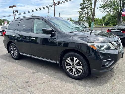 Magnetic Black Metallic 2017 Nissan Pathfinder SV