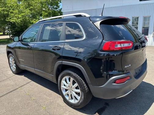 Diamond Black Crystal Pearlcoat 2017 Jeep Cherokee Limited