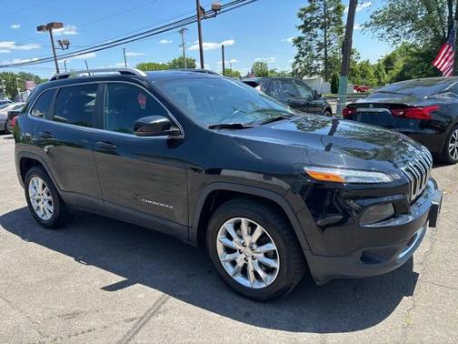 Diamond Black Crystal Pearlcoat 2017 Jeep Cherokee Limited