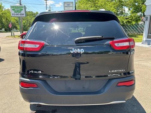 Diamond Black Crystal Pearlcoat 2017 Jeep Cherokee Limited