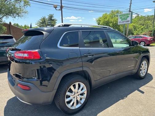 Diamond Black Crystal Pearlcoat 2017 Jeep Cherokee Limited