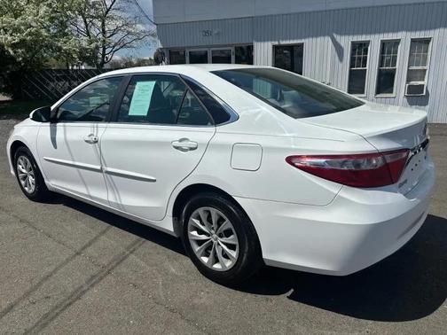 White 2015 Toyota Camry XSE