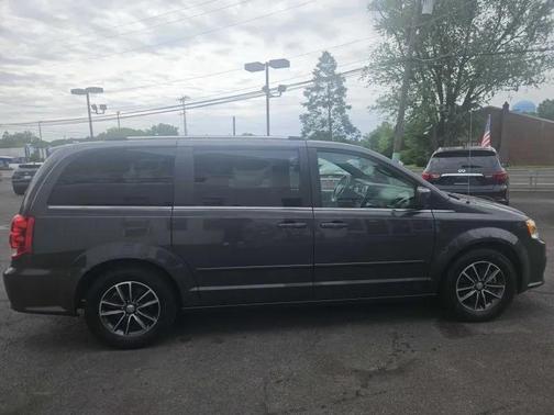 Granite Pearlcoat 2017 Dodge Grand Caravan SXT