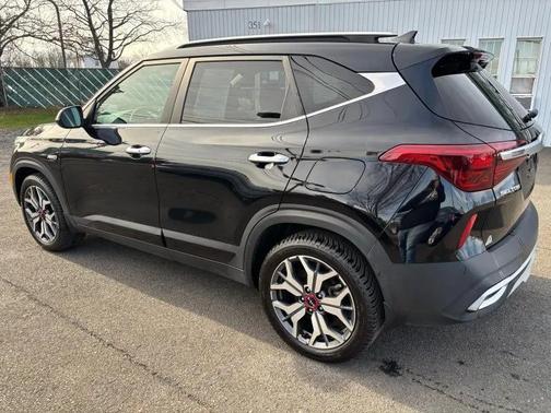 Cherry Black 2022 Kia Seltos SX Turbo