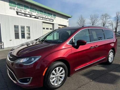 Velvet Red Pearlcoat 2019 Chrysler Pacifica Touring L